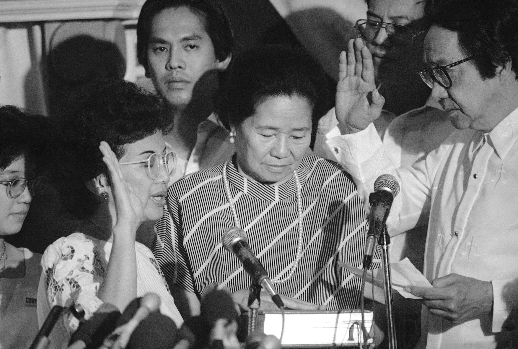 1986: Corazon Aquino